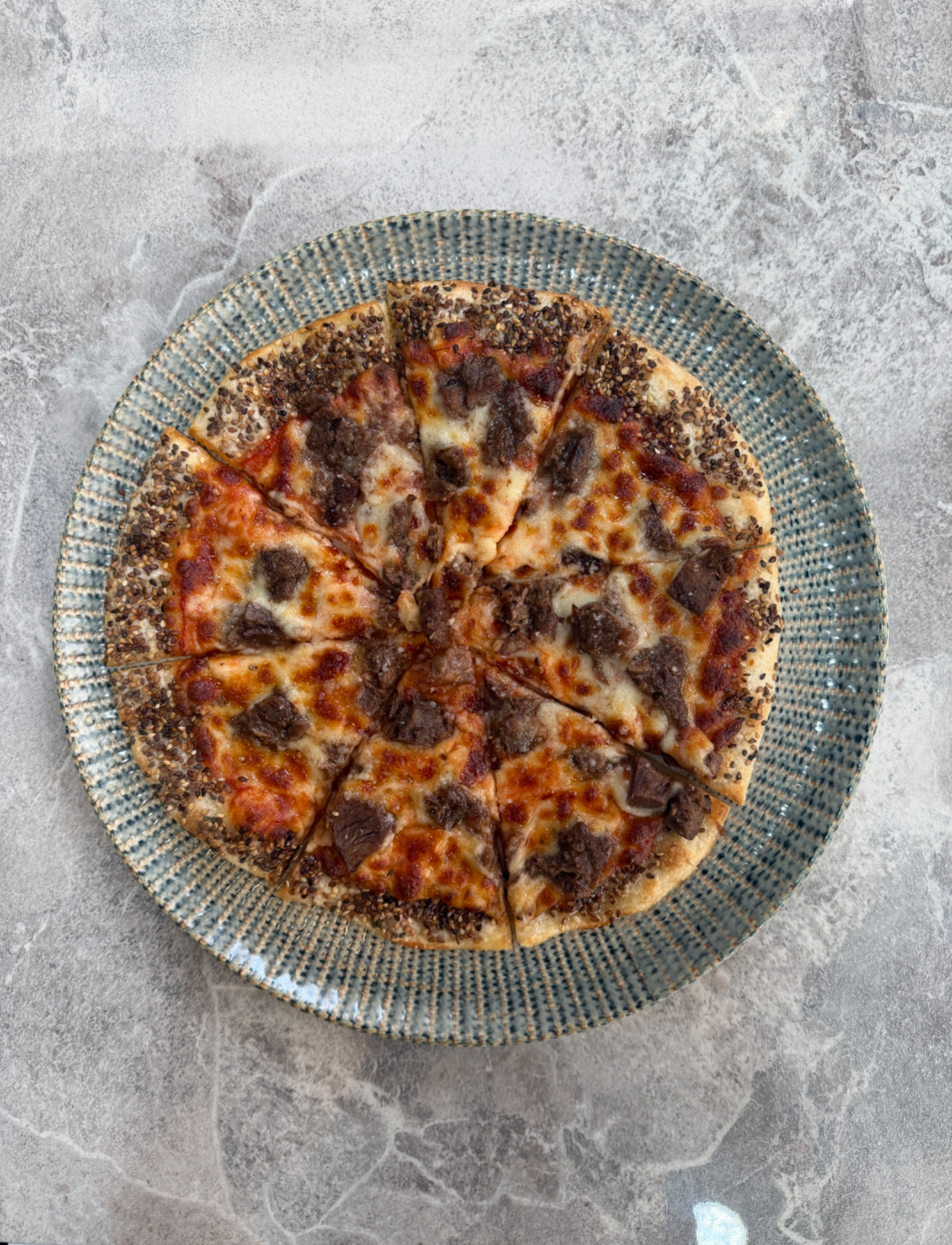 Kavurmalı pizza