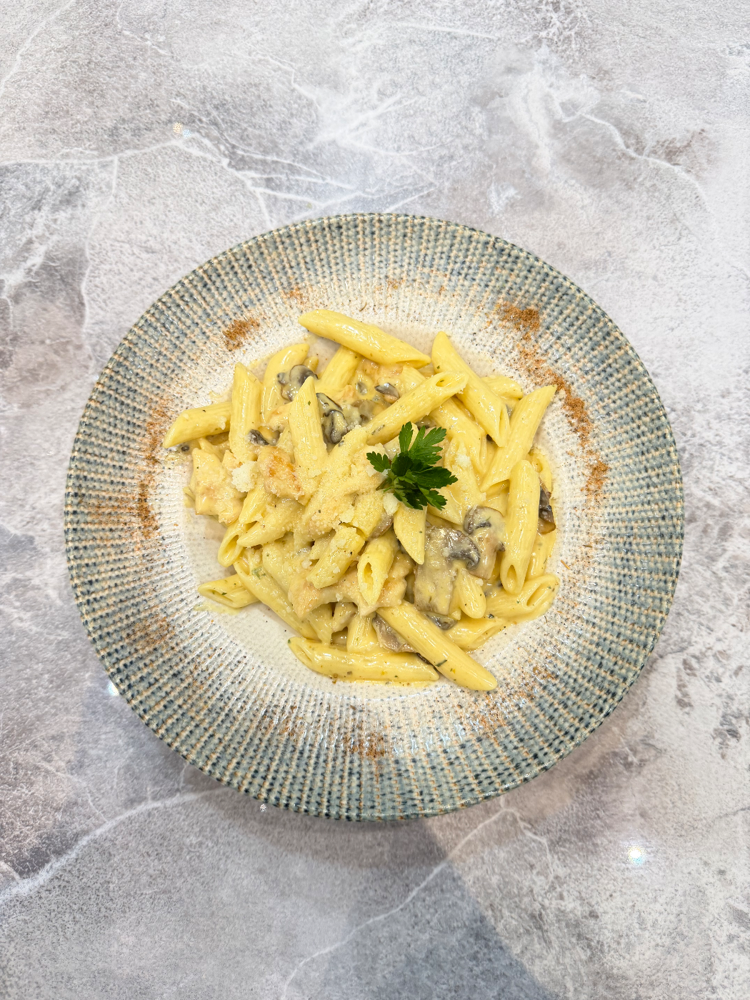 Kremalı mantarlı tavuklu penne